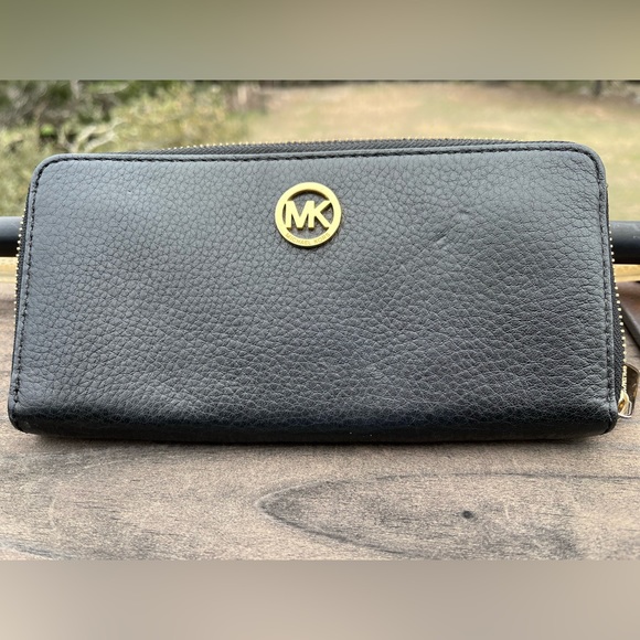 EUC Michael Kors Black Leather Zip-Around Wallet - Picture 5 of 7